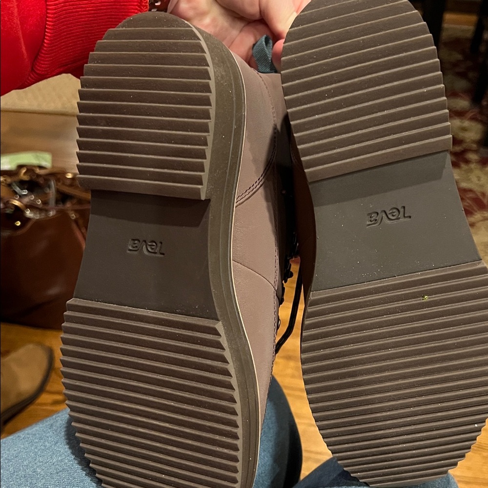HOST PICK 🎉🎉 Teva Women’s Fashion Lace Up Boots, TTS, Size 9 - Picture 11 of 12